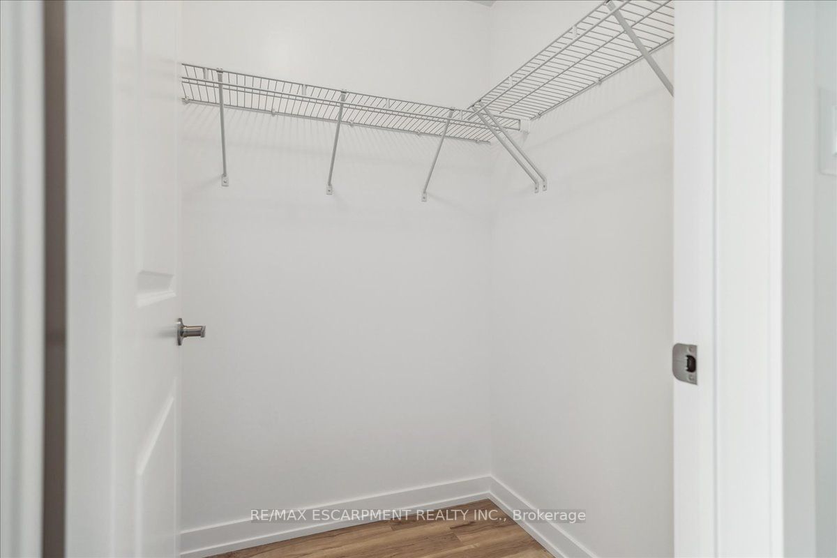 460 Dundas St E, #712