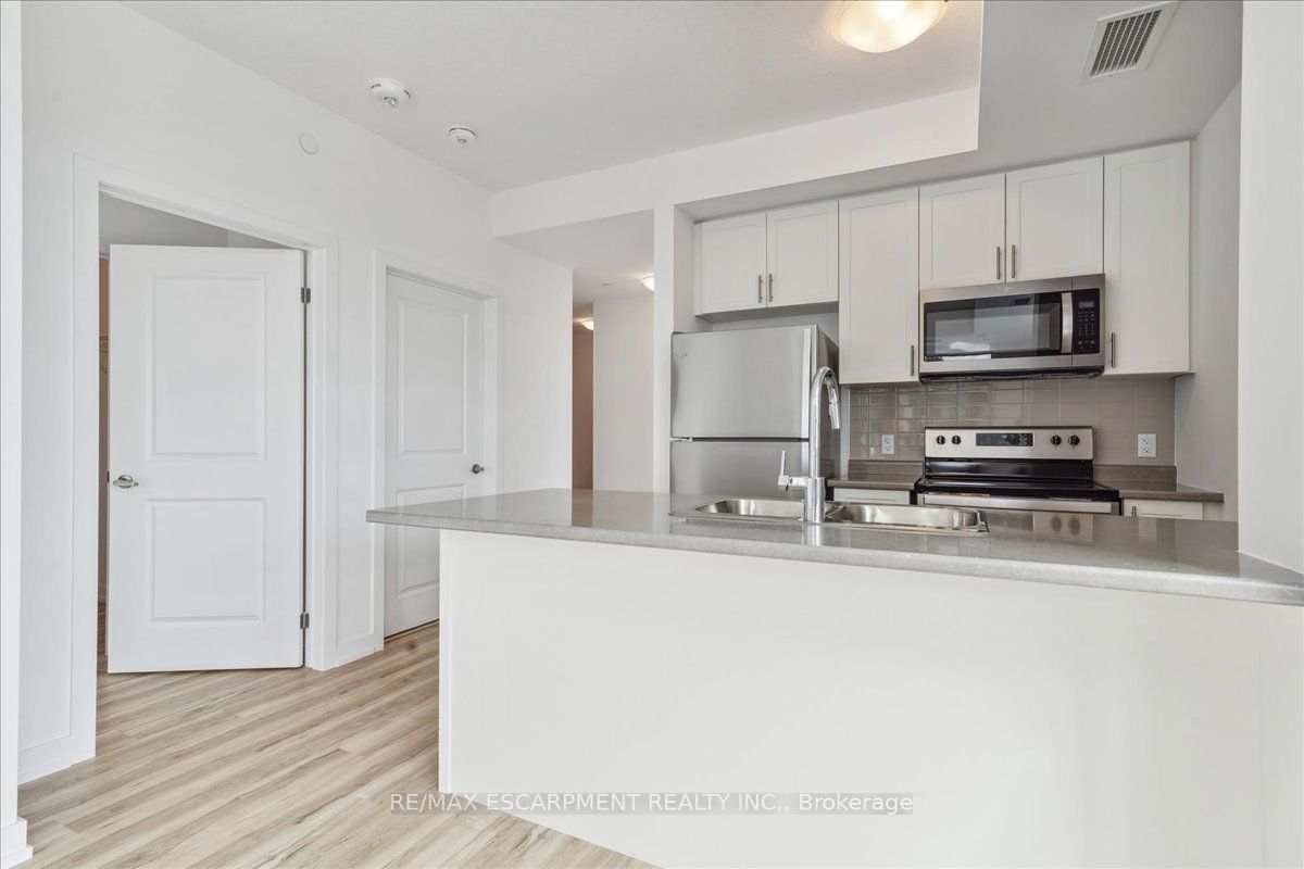 460 Dundas St E, #712