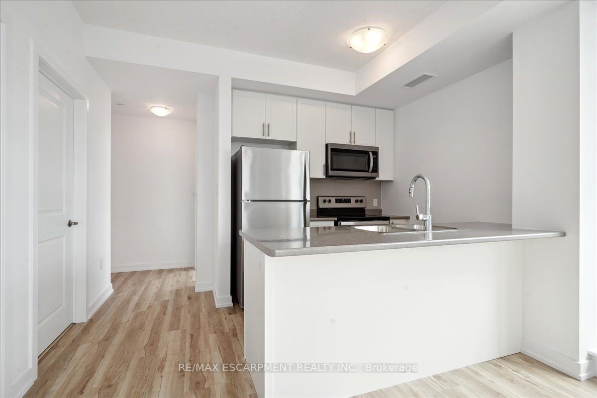 460 Dundas St E, #712