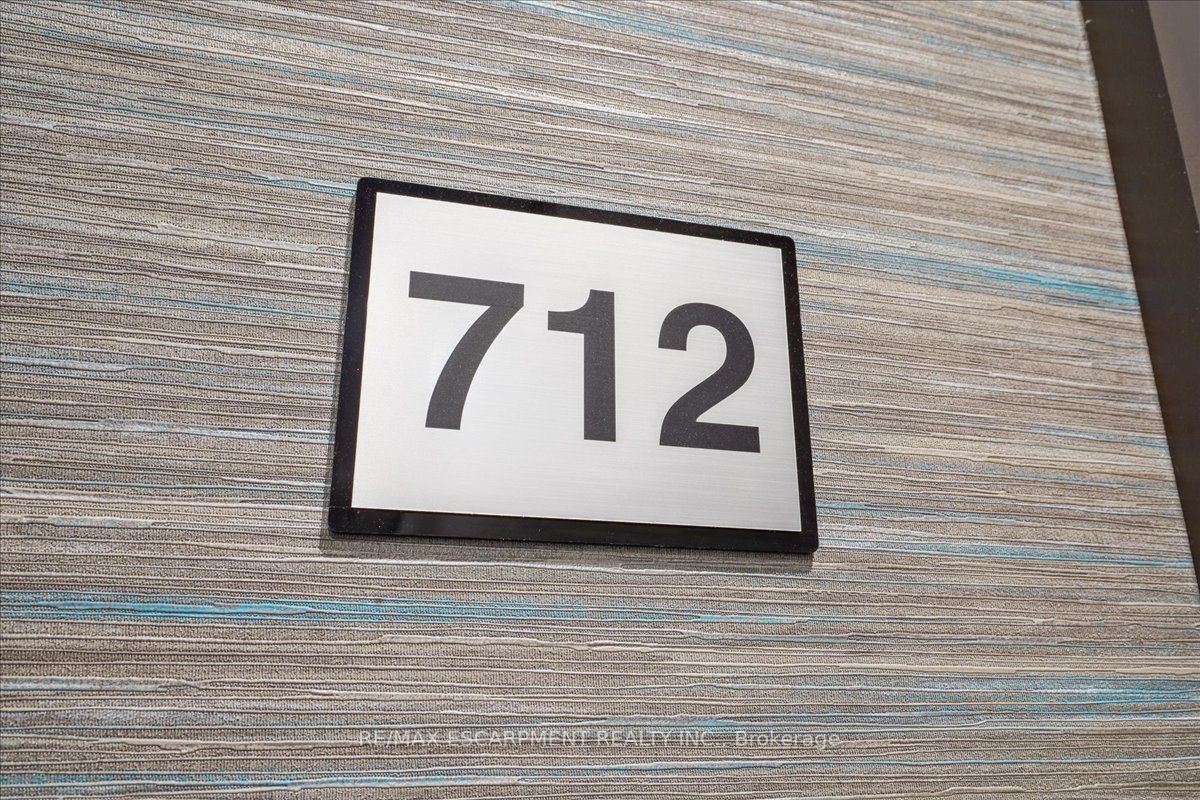 460 Dundas St E, #712