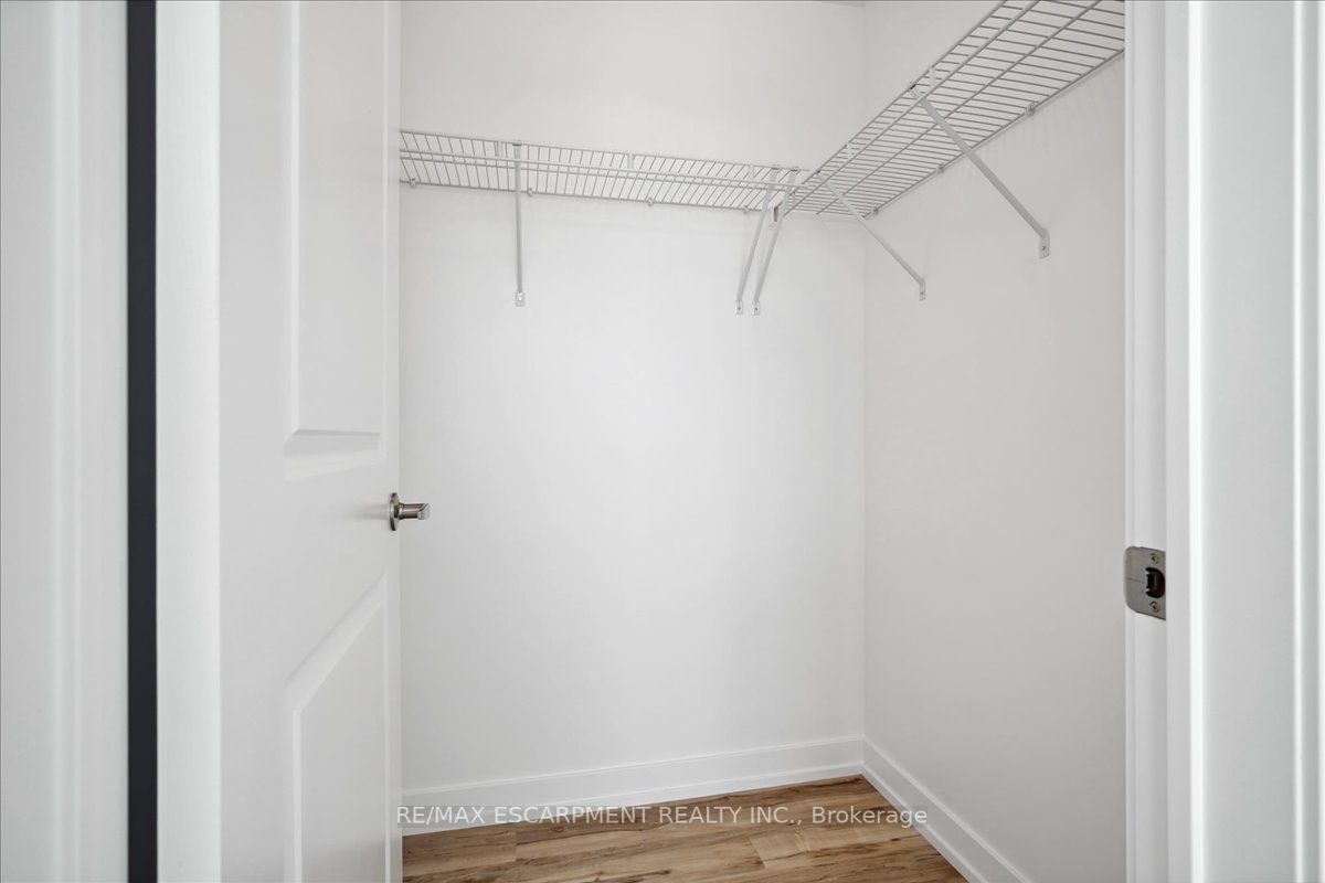 460 Dundas St E, #712