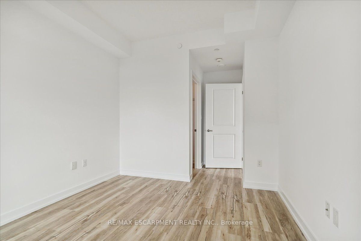 460 Dundas St E, #712