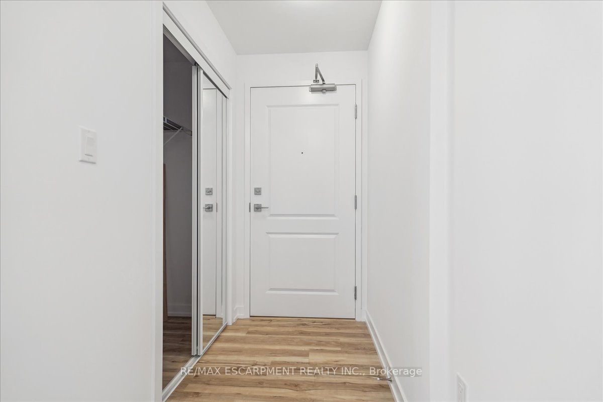 460 Dundas St E, #712