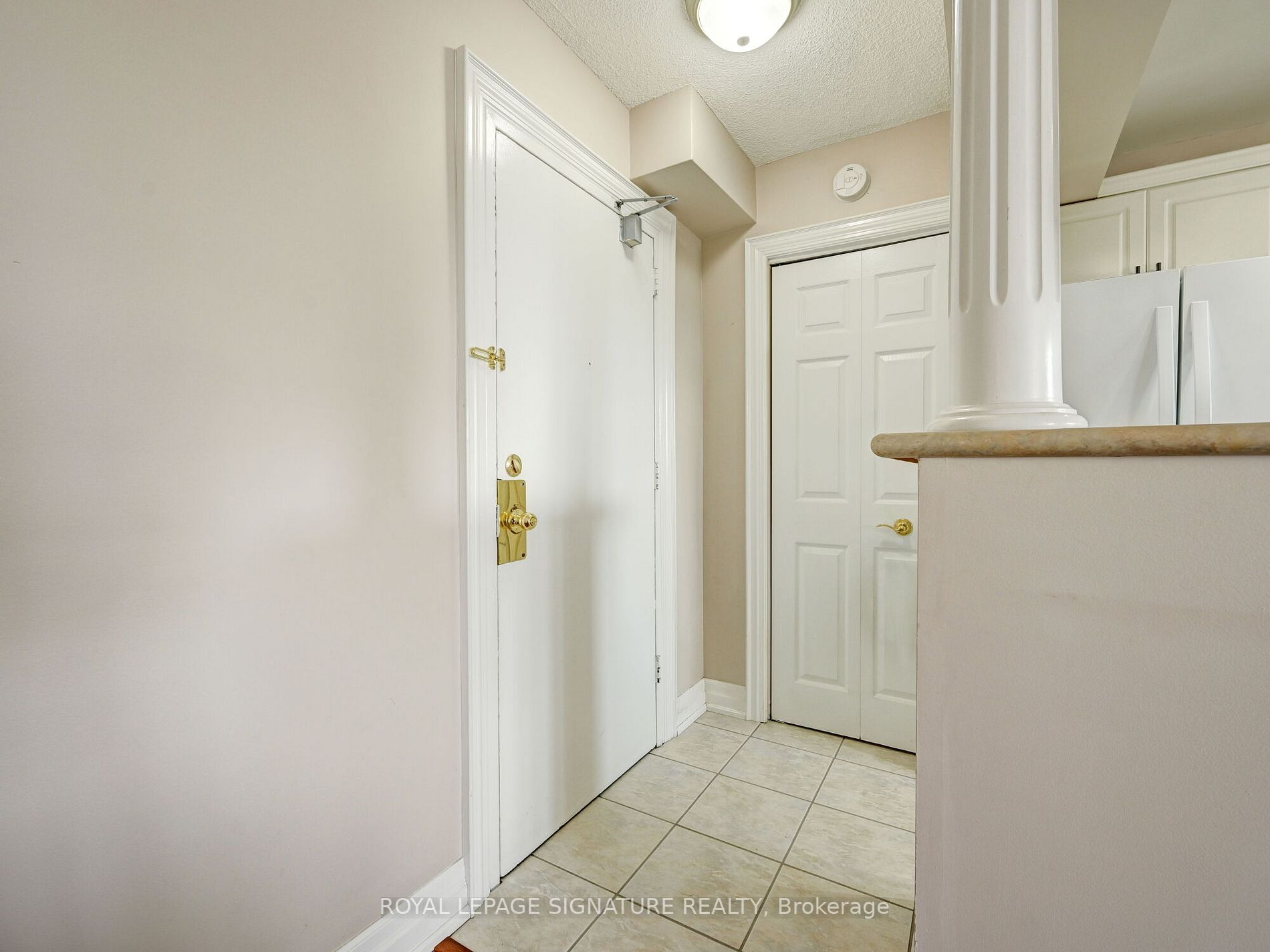 851 Queenston Rd, #406