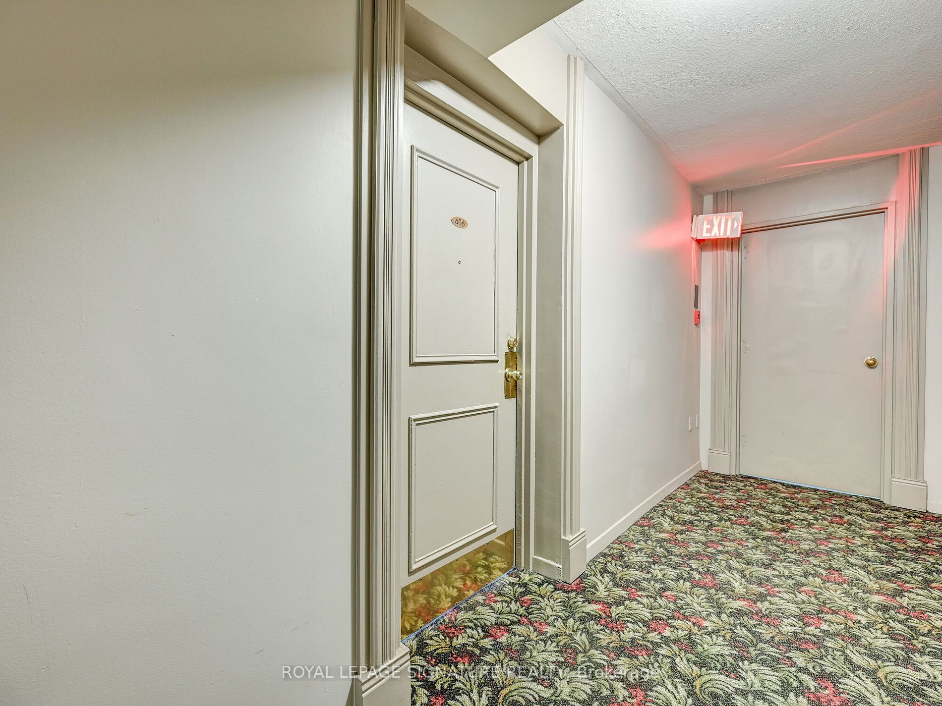 851 Queenston Rd, #406