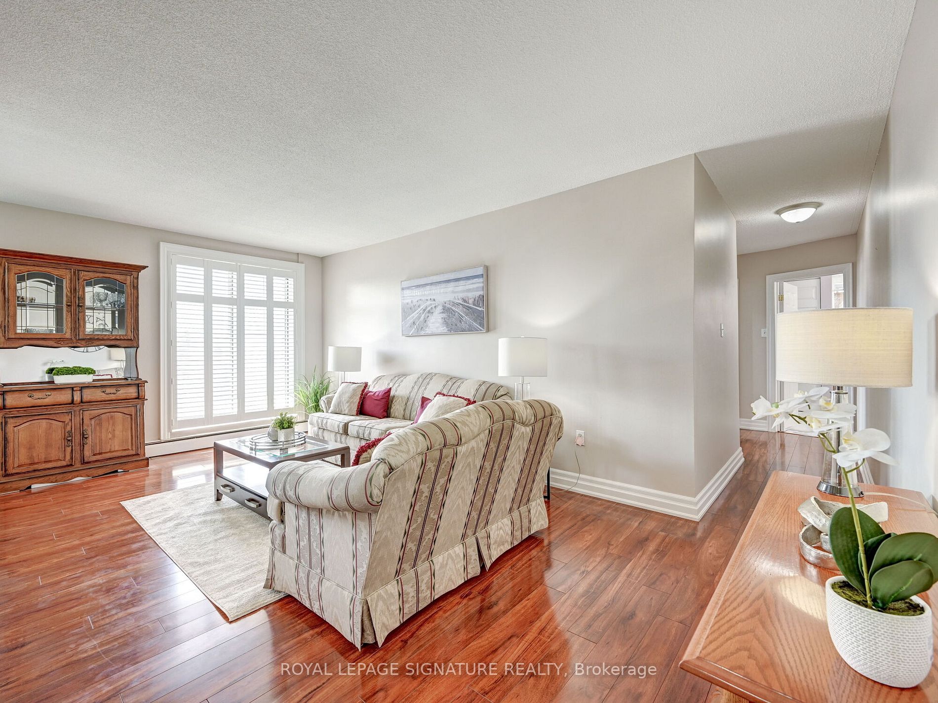 851 Queenston Rd, #406
