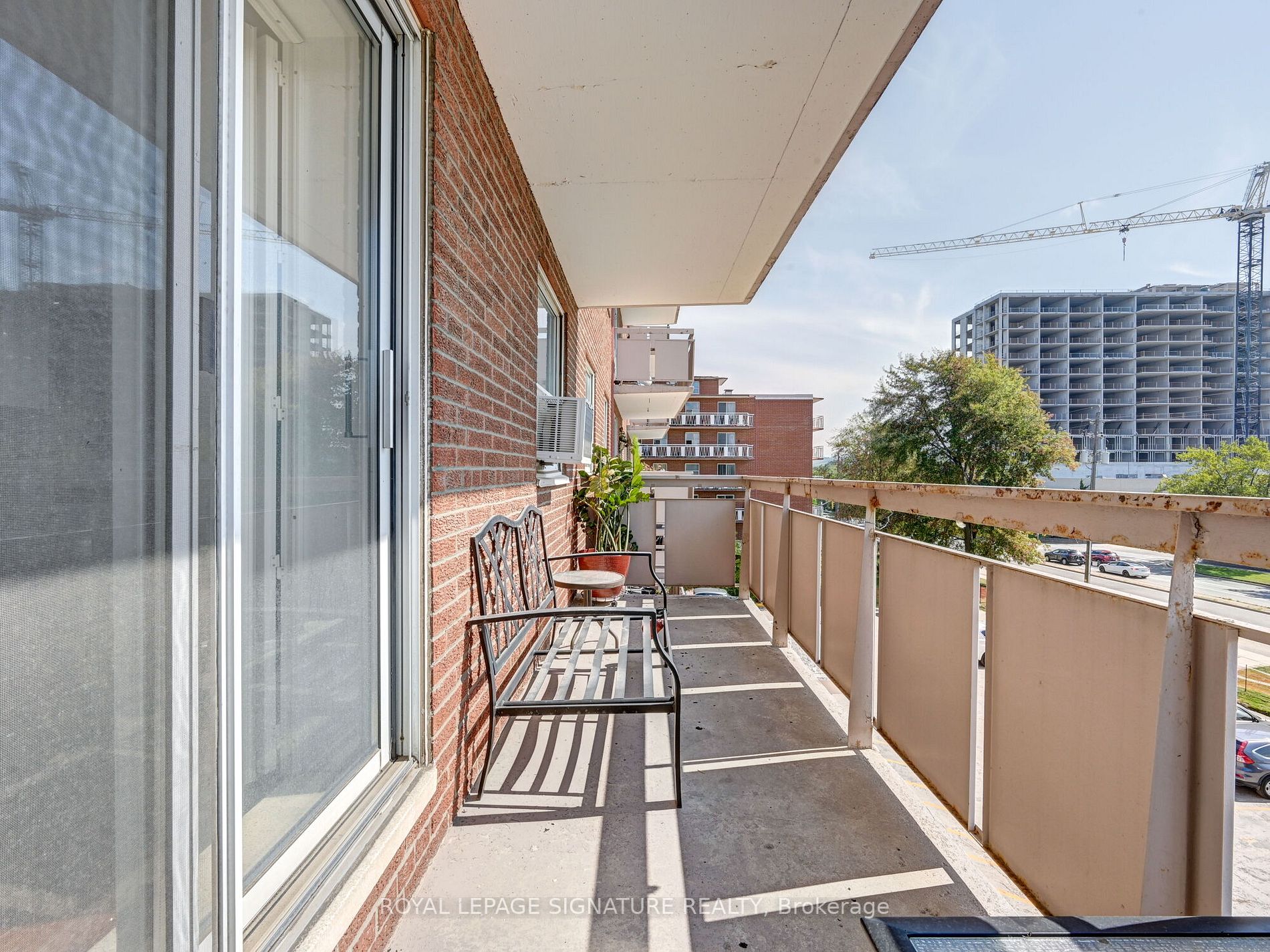 851 Queenston Rd, #406