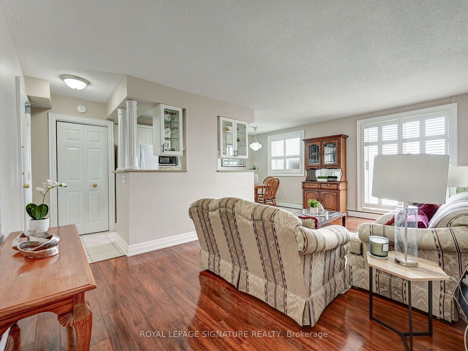 851 Queenston Rd, #406