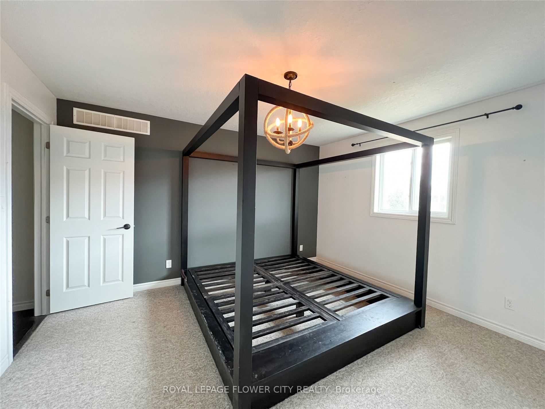 31 Fox Den Dr