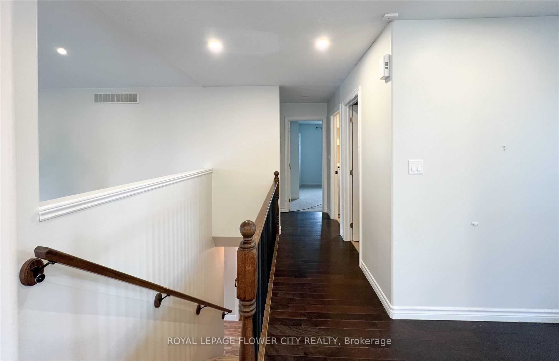 31 Fox Den Dr