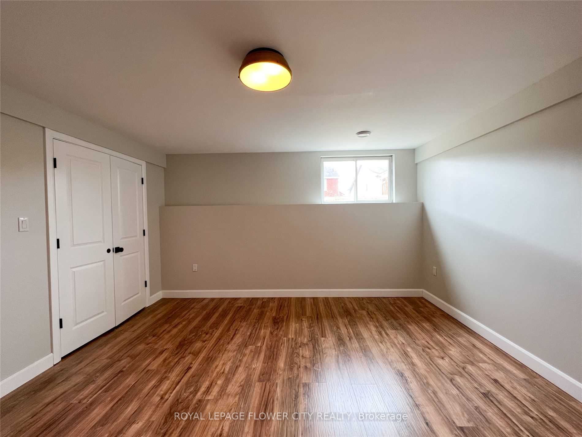 31 Fox Den Dr