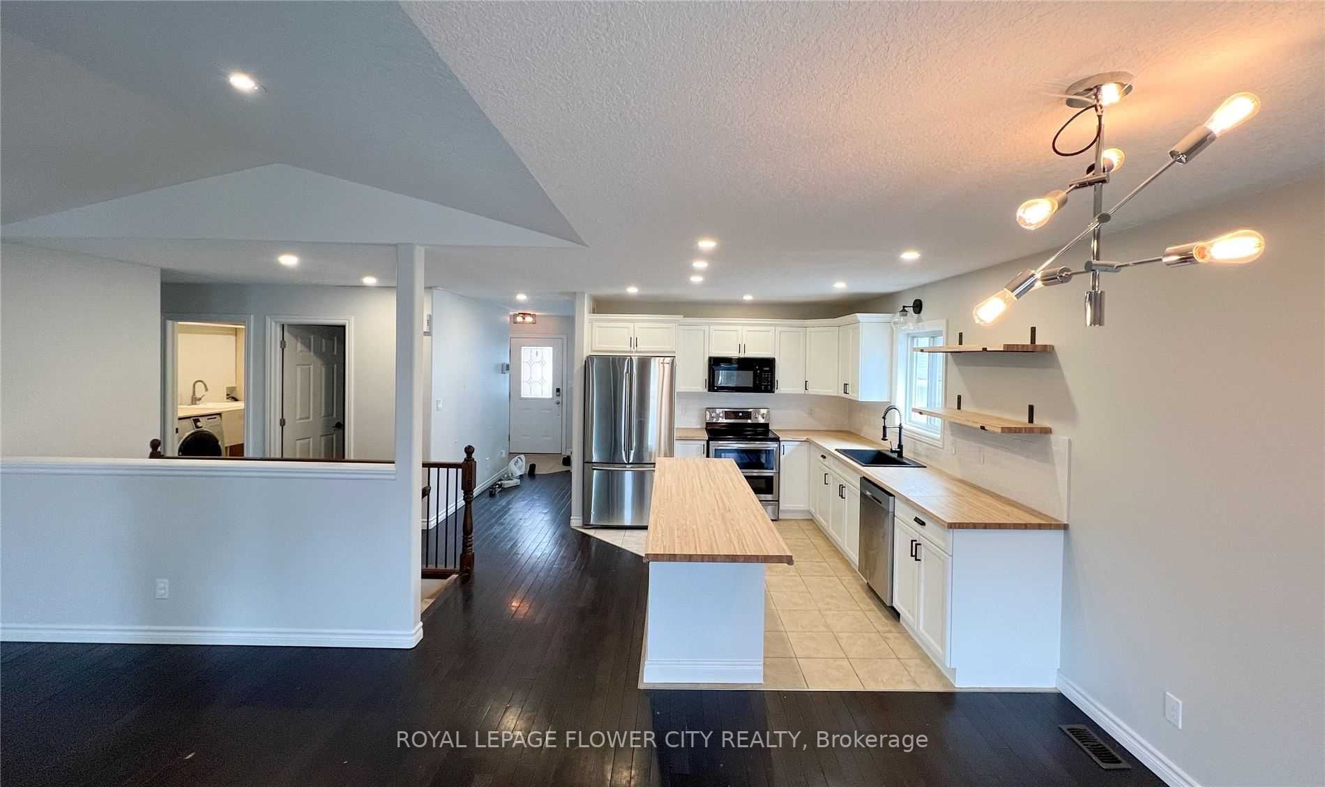 31 Fox Den Dr