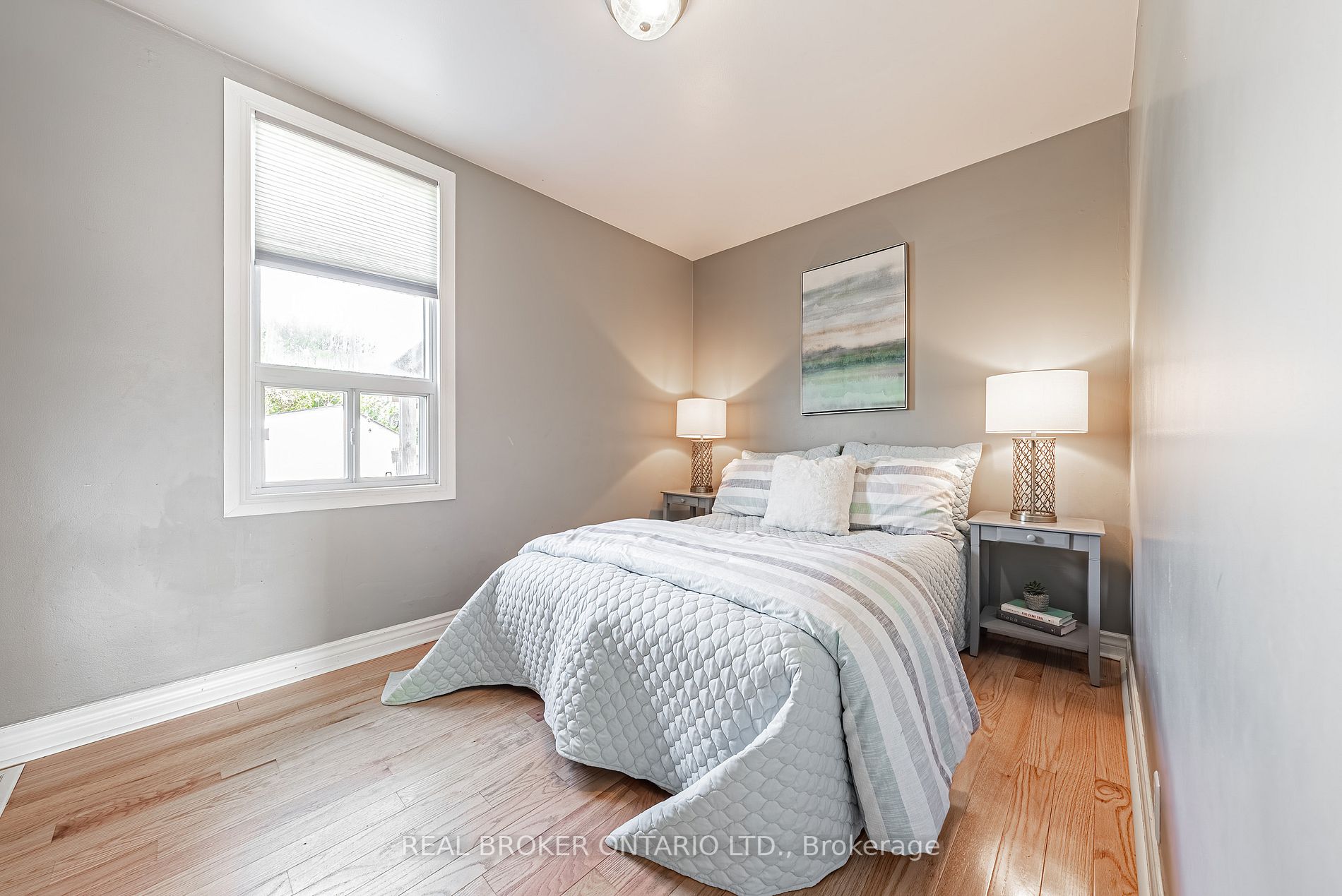 317 King St E