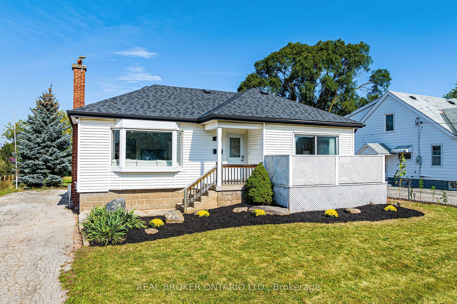 317 King St E