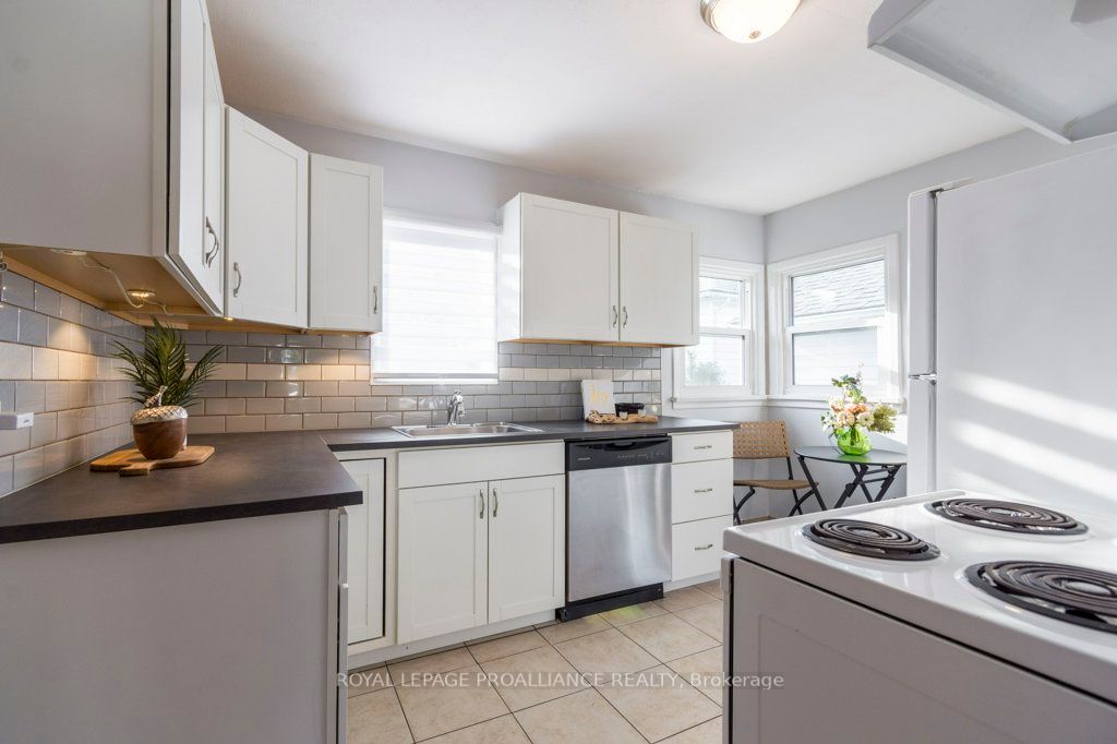 51 Dominion St