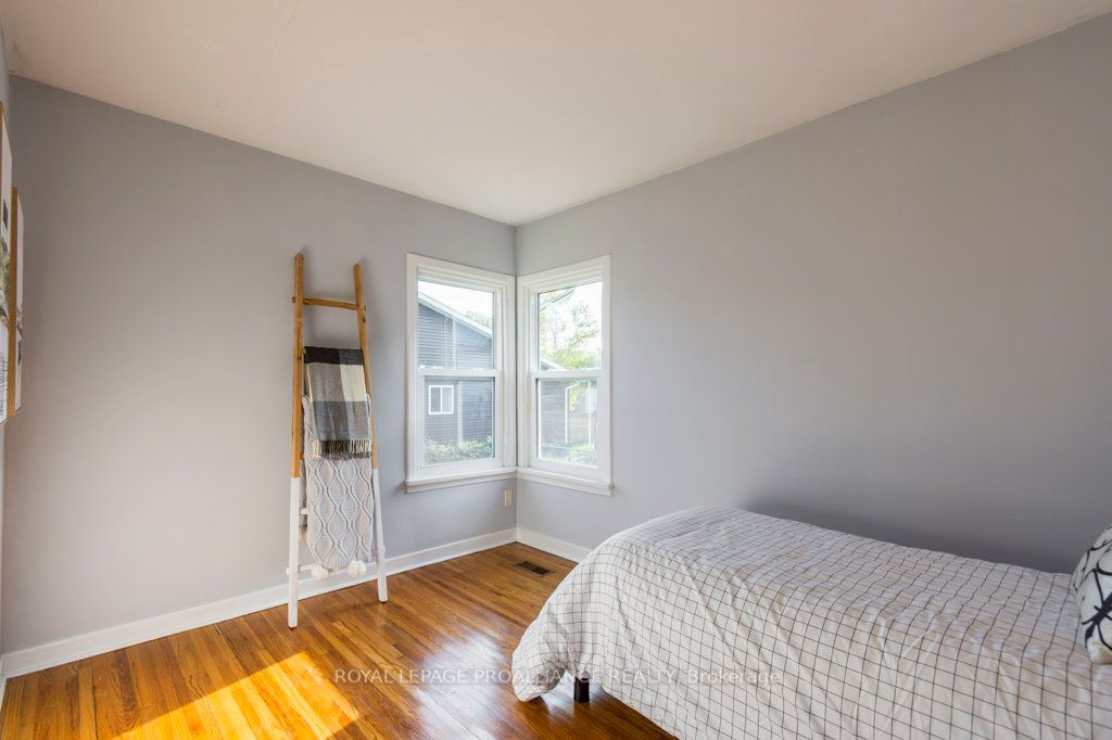51 Dominion St