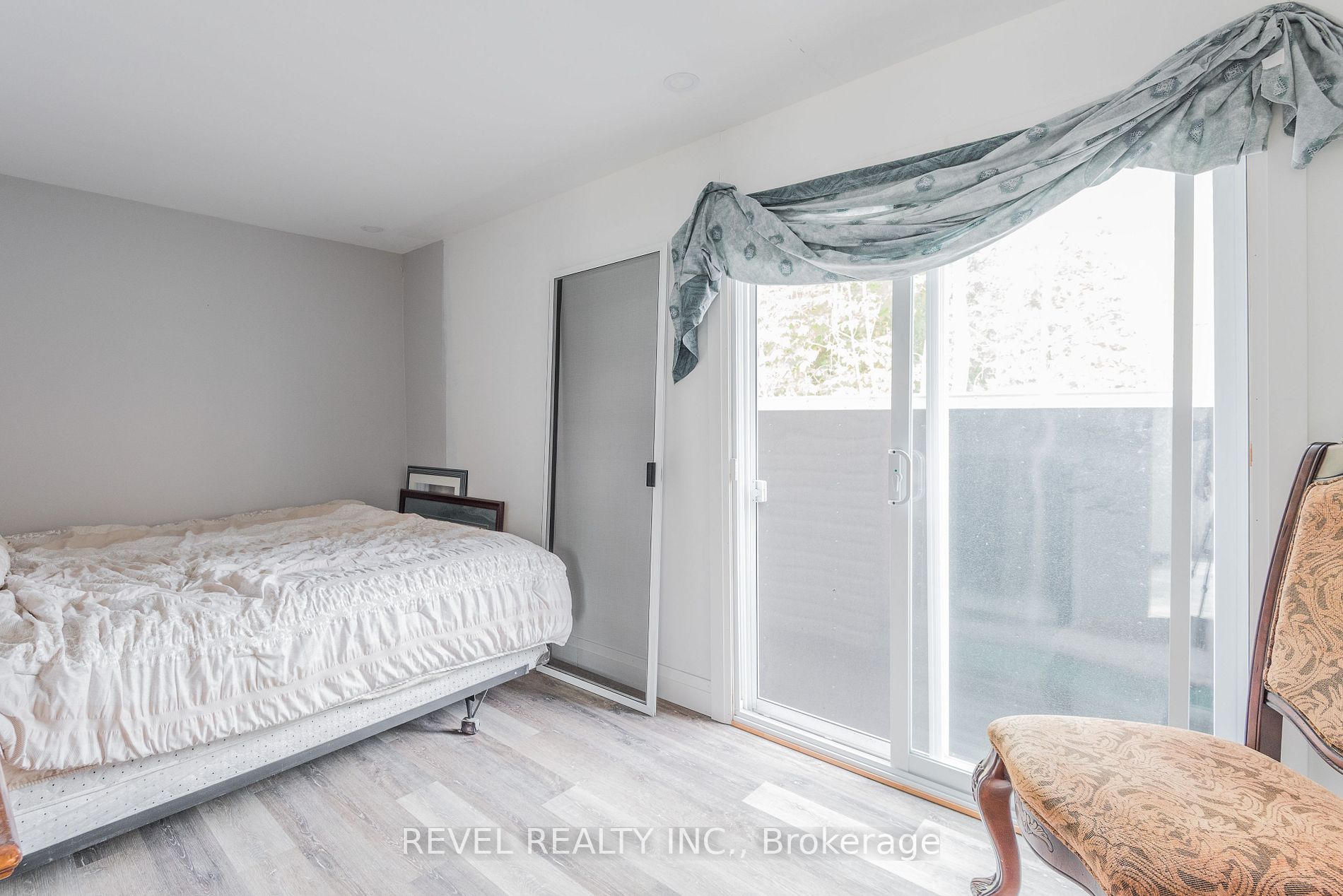 19 Burnett Shore Rd