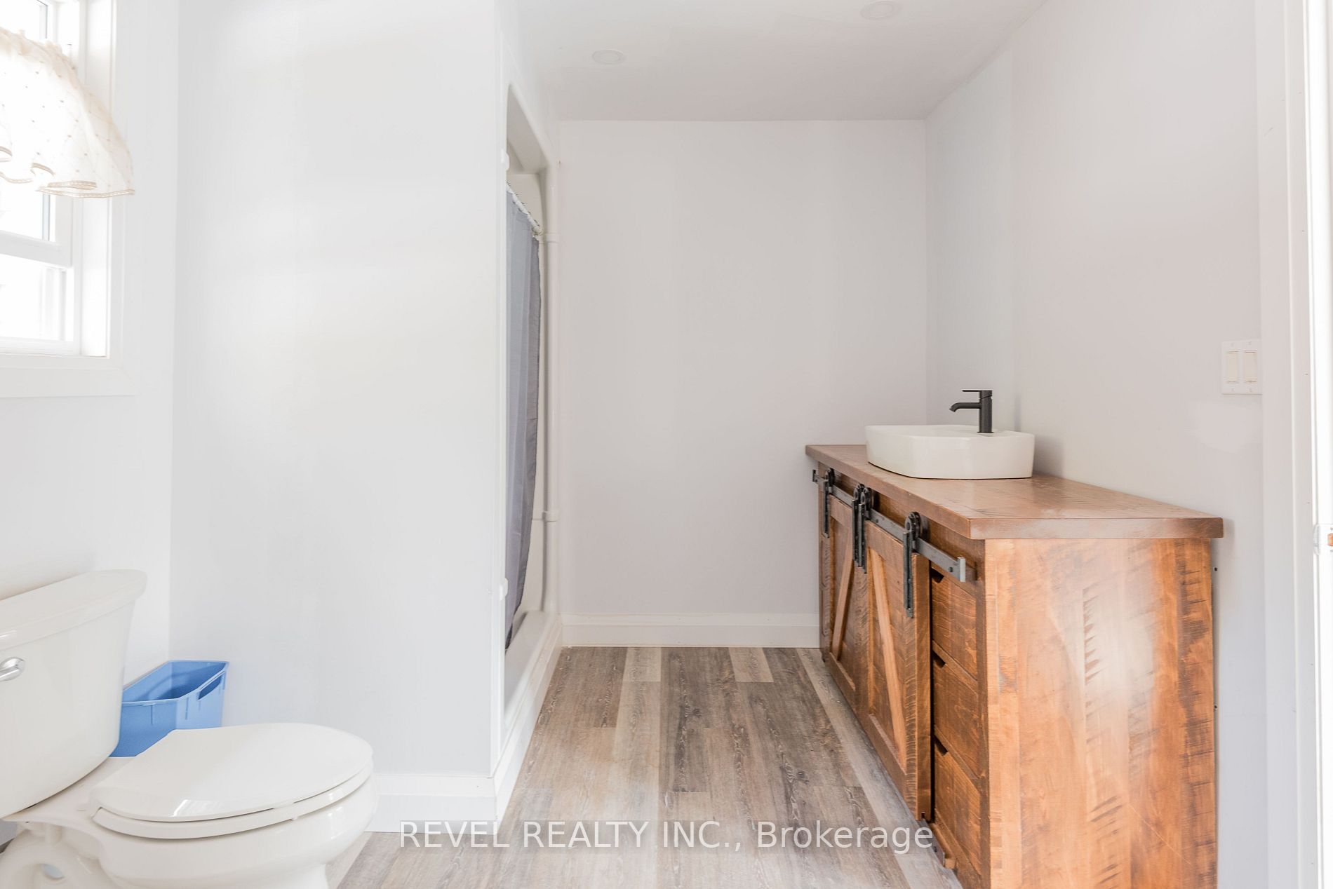 19 Burnett Shore Rd