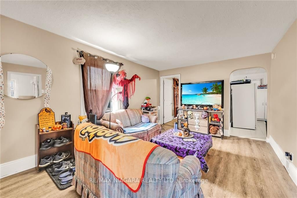 6295 Franklin Ave