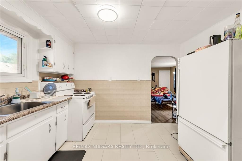 6295 Franklin Ave