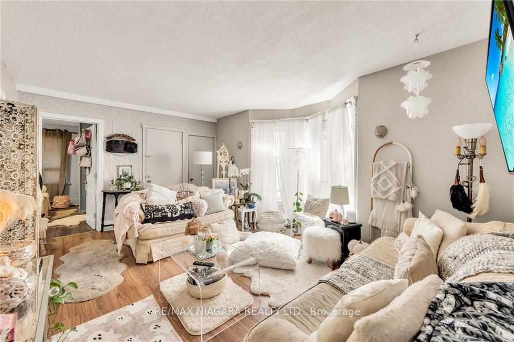 6295 Franklin Ave