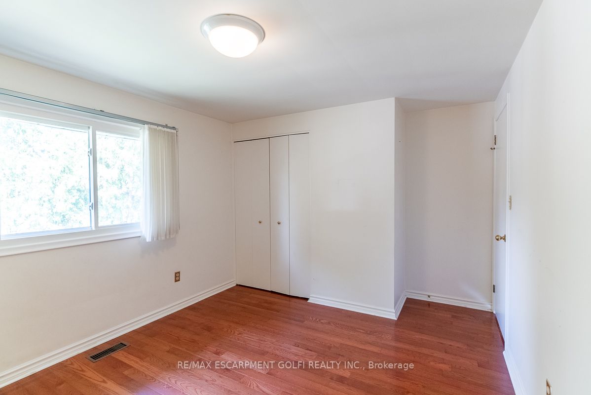 10 San Remo Dr
