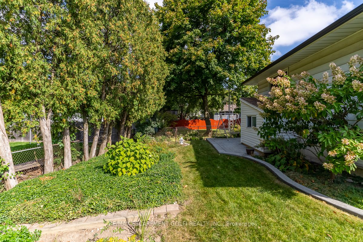 10 San Remo Dr