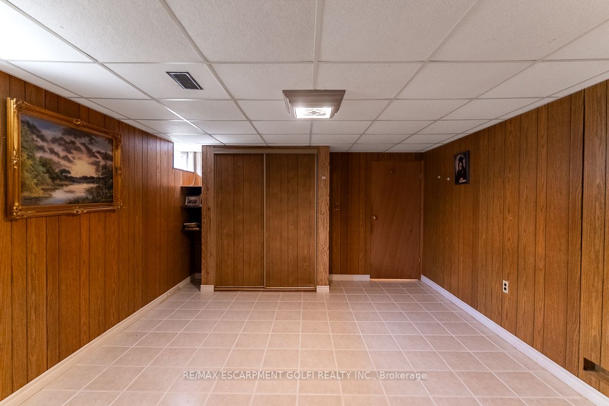 10 San Remo Dr