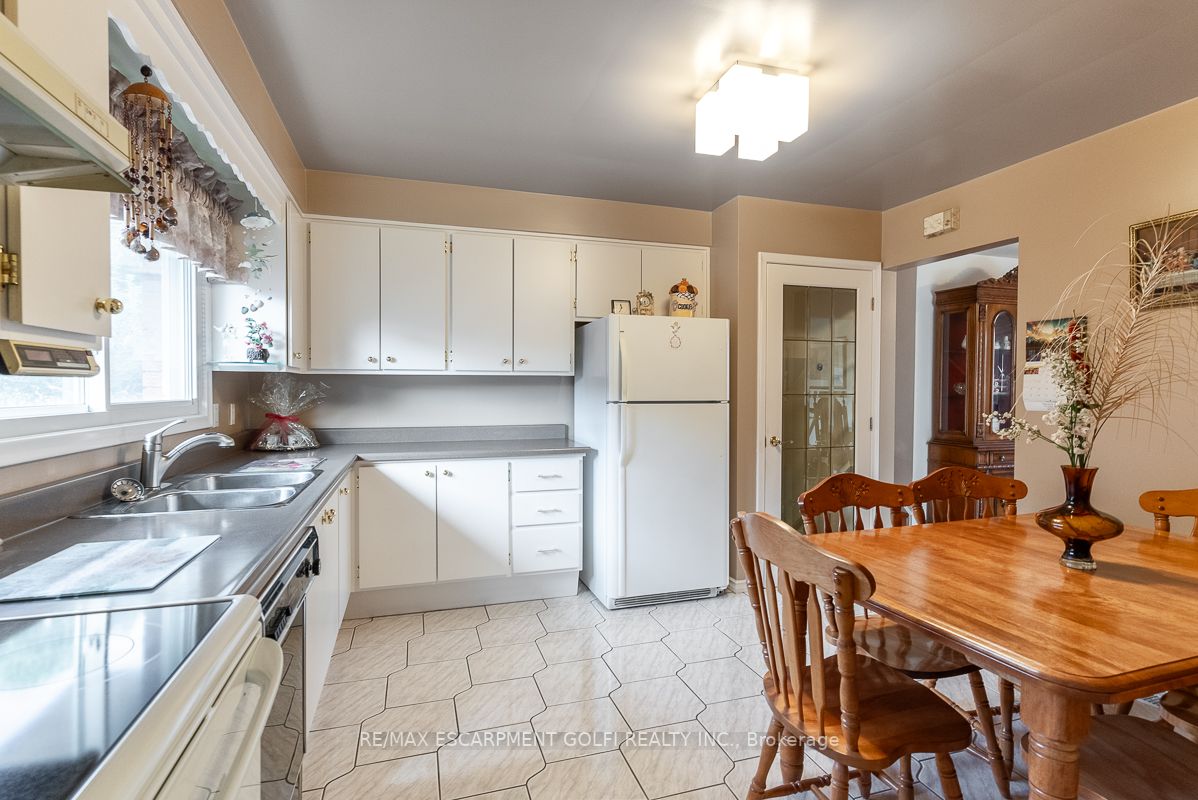 10 San Remo Dr