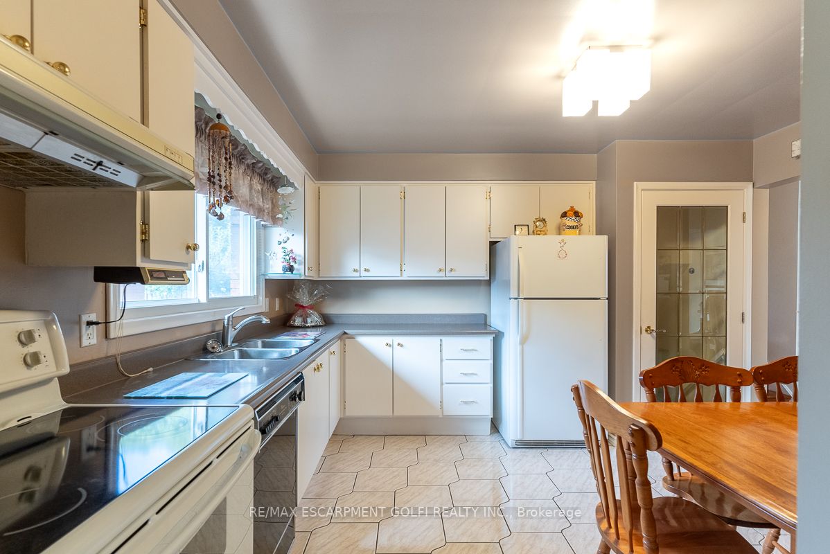 10 San Remo Dr
