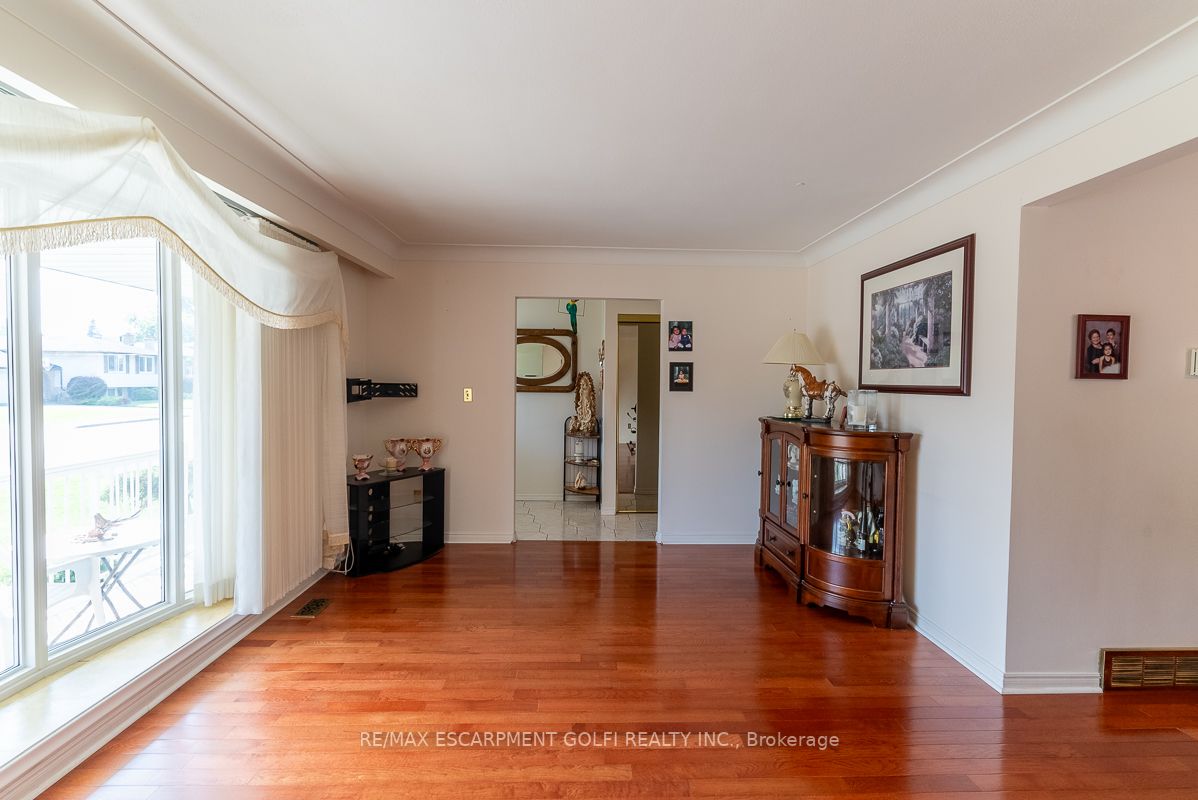 10 San Remo Dr