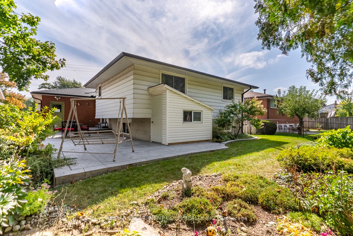 10 San Remo Dr