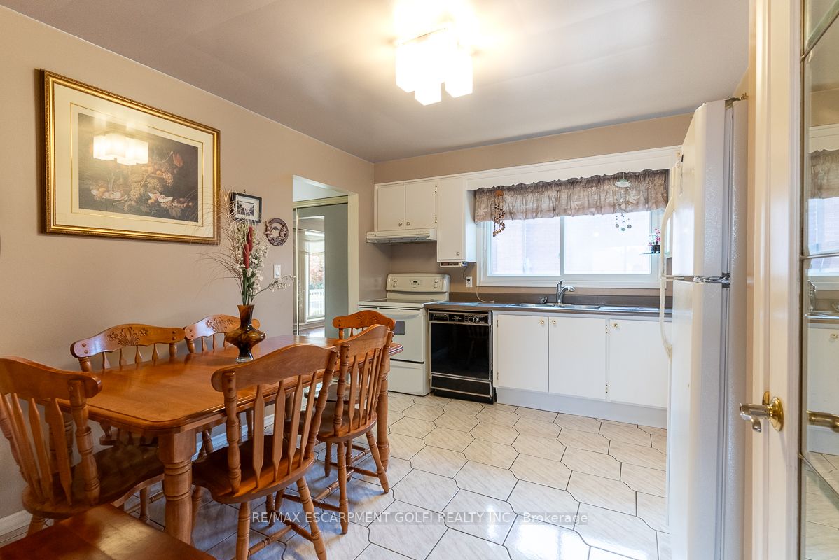10 San Remo Dr