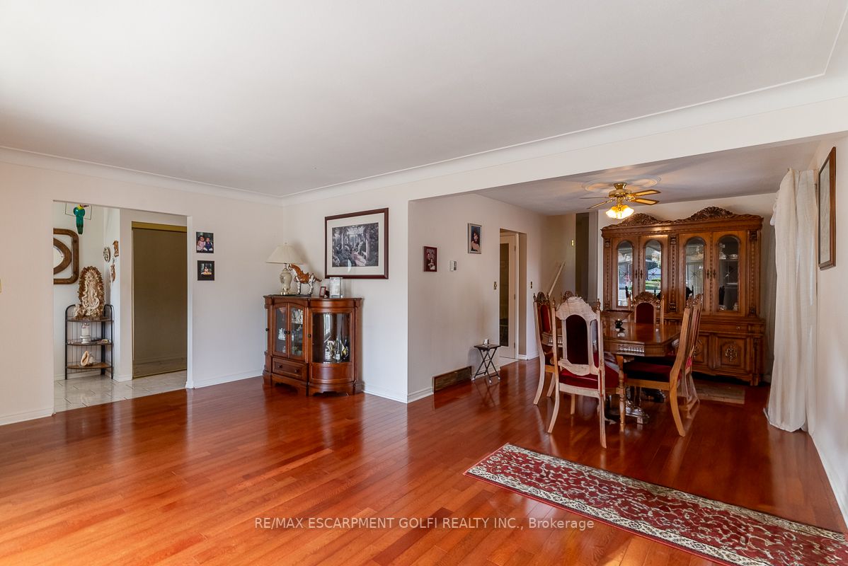 10 San Remo Dr