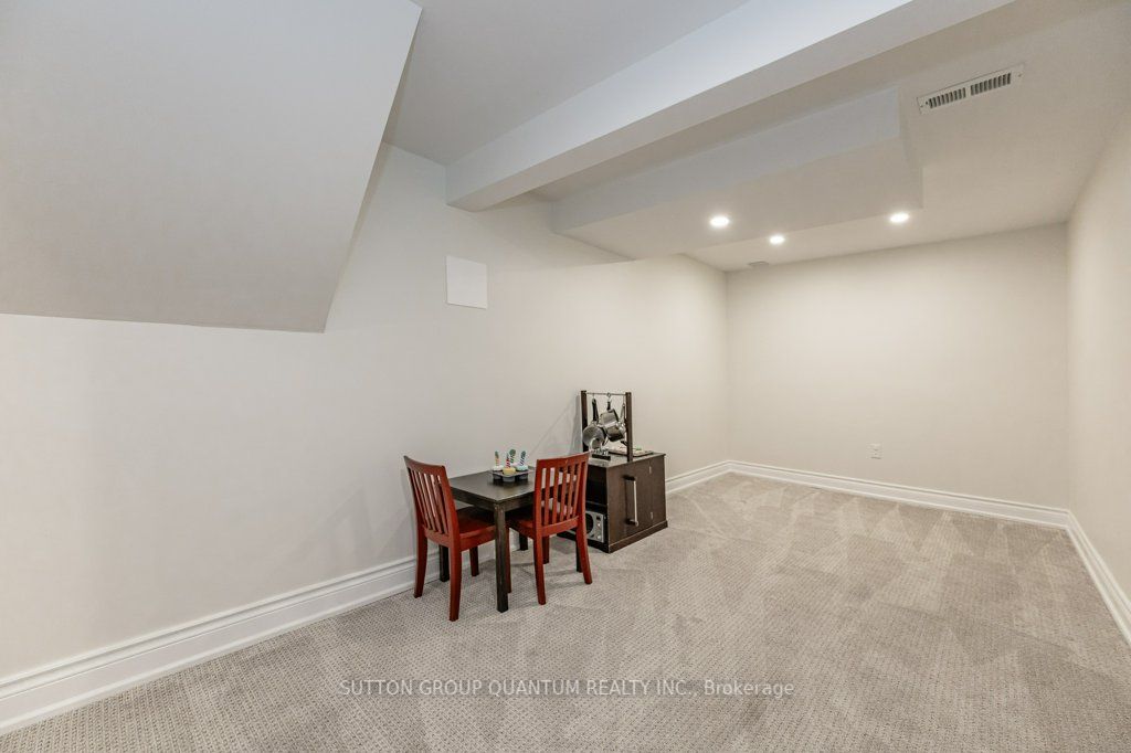 93 San Fernando Dr