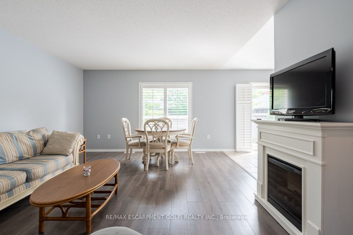 24 Kenyon Cres, #10