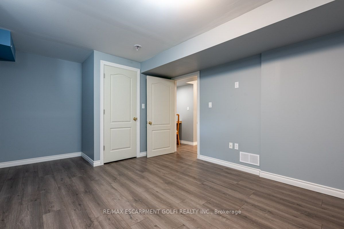 24 Kenyon Cres, #10