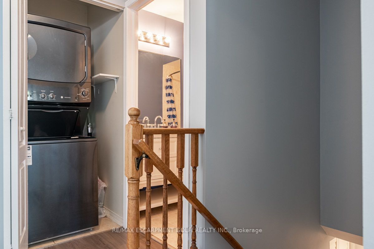 24 Kenyon Cres, #10