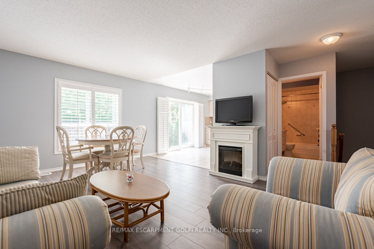 24 Kenyon Cres, #10