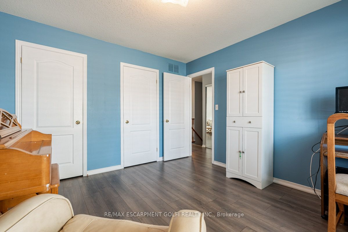 24 Kenyon Cres, #10