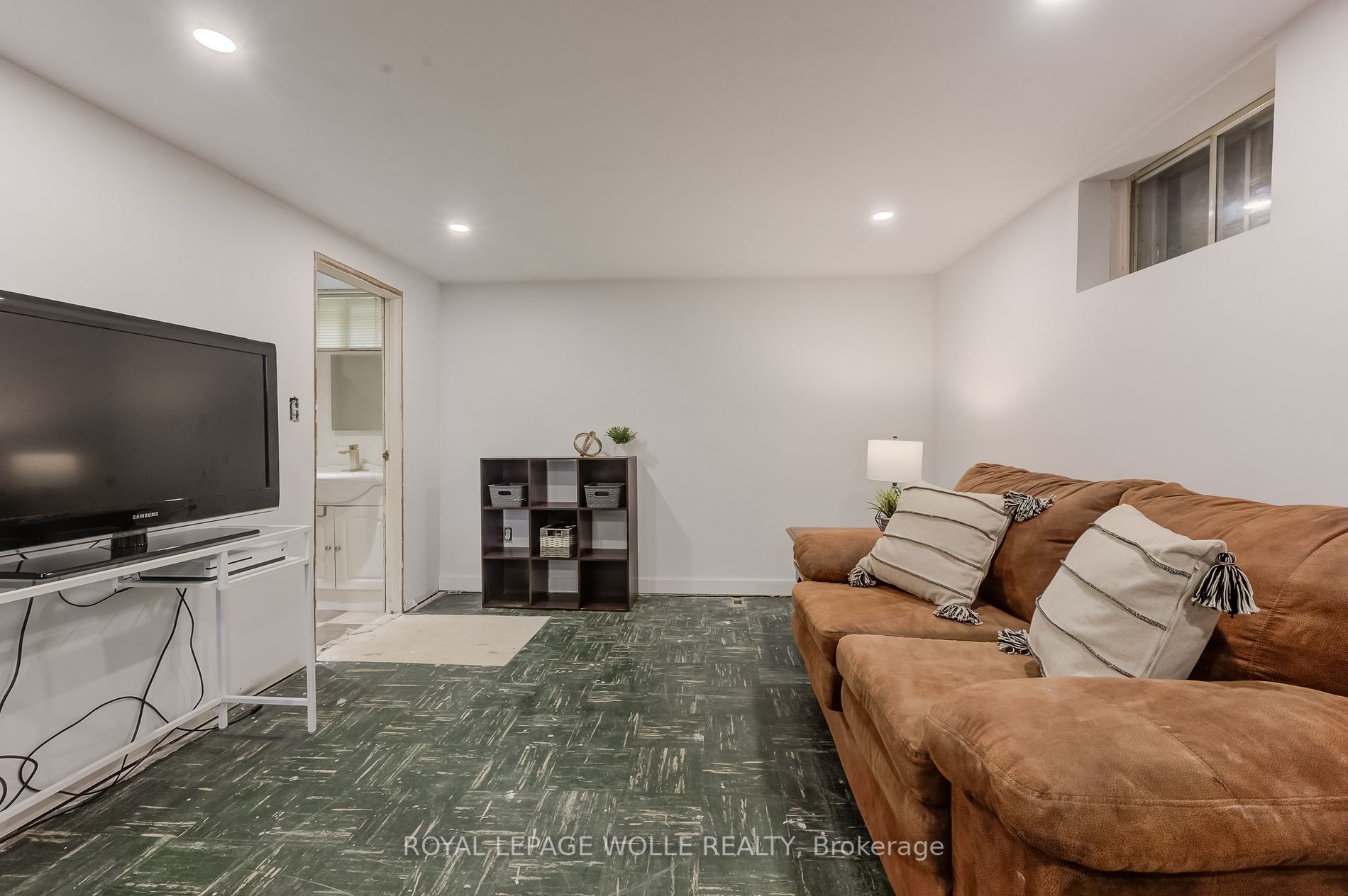 142 Lorne Crescent
