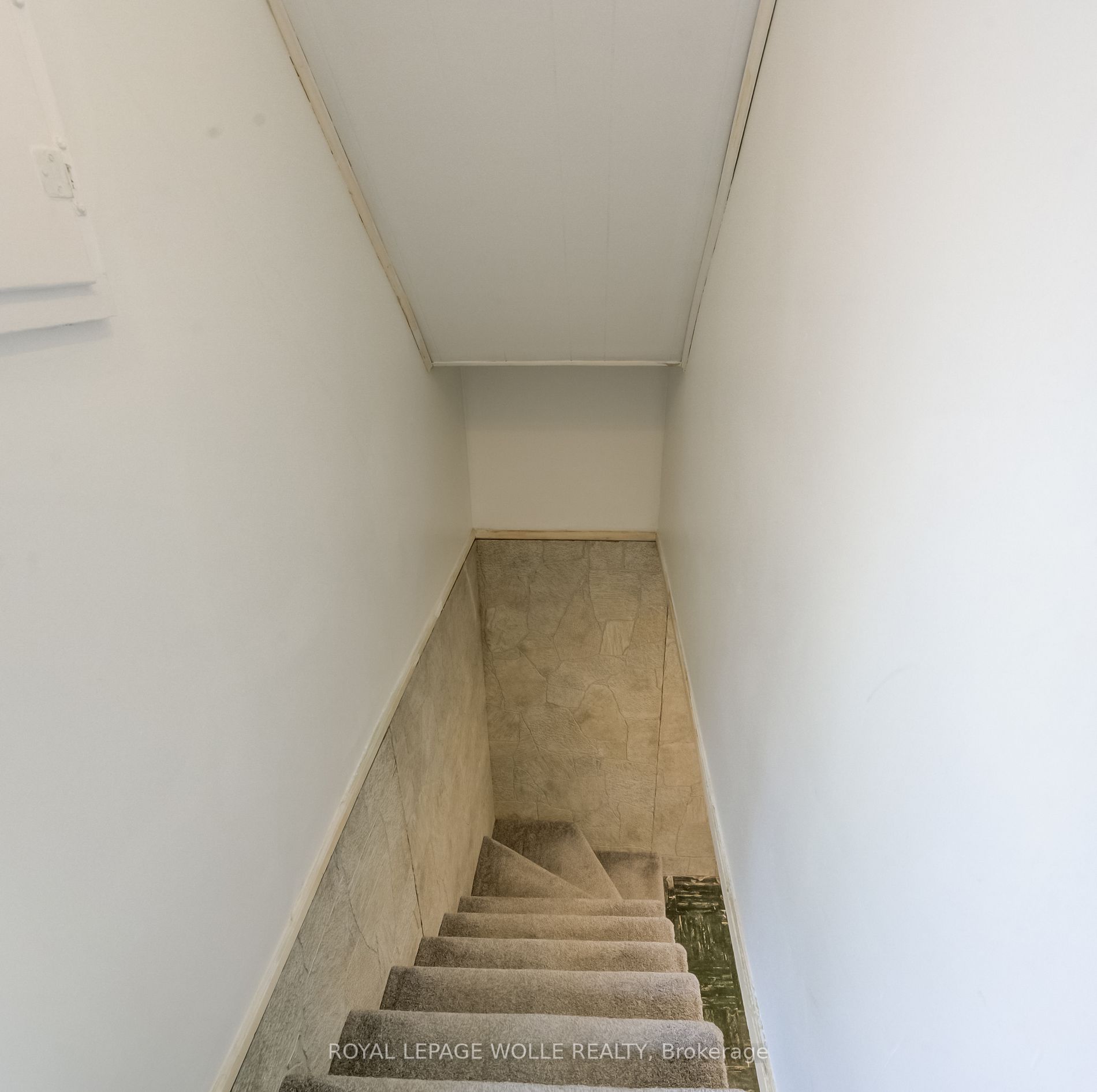 142 Lorne Crescent
