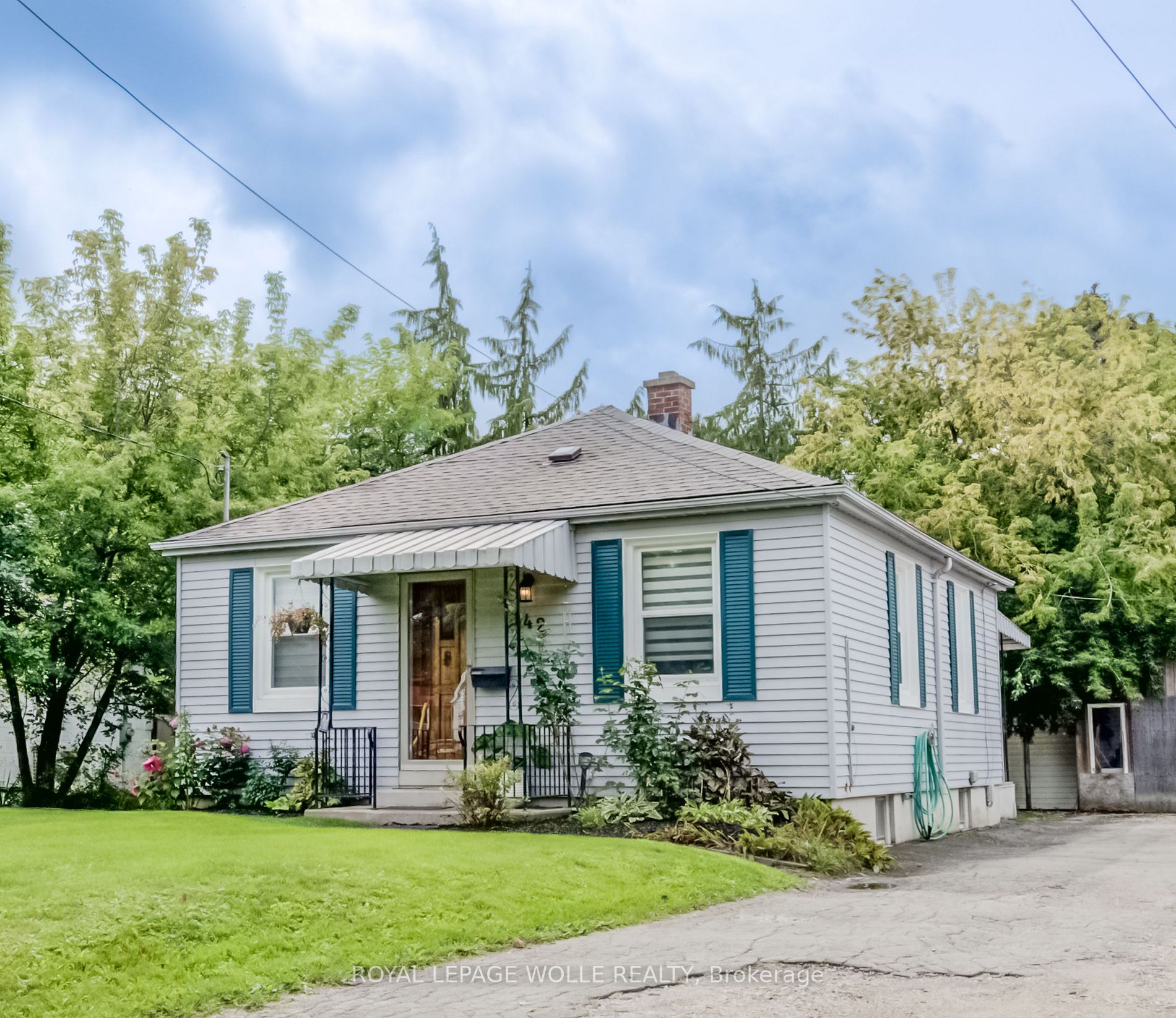142 Lorne Crescent