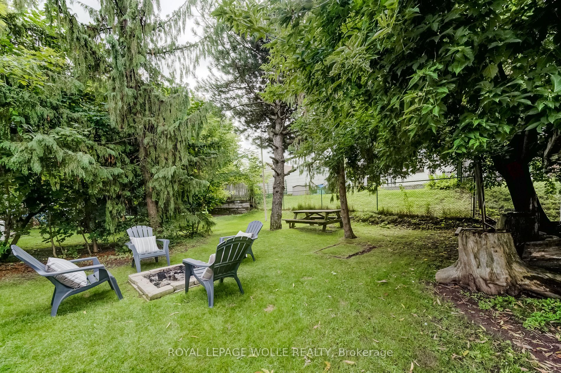 142 Lorne Crescent