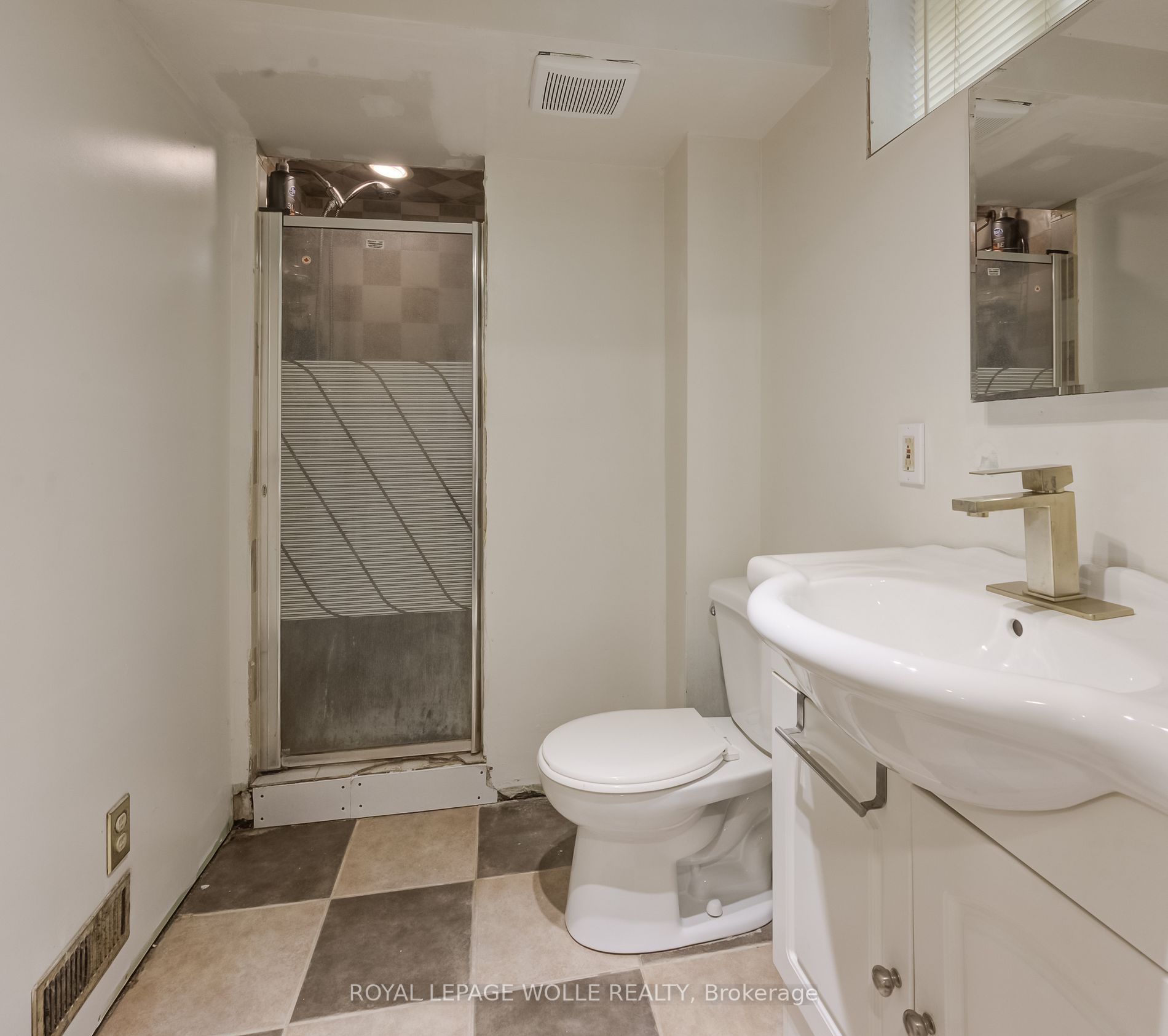142 Lorne Crescent