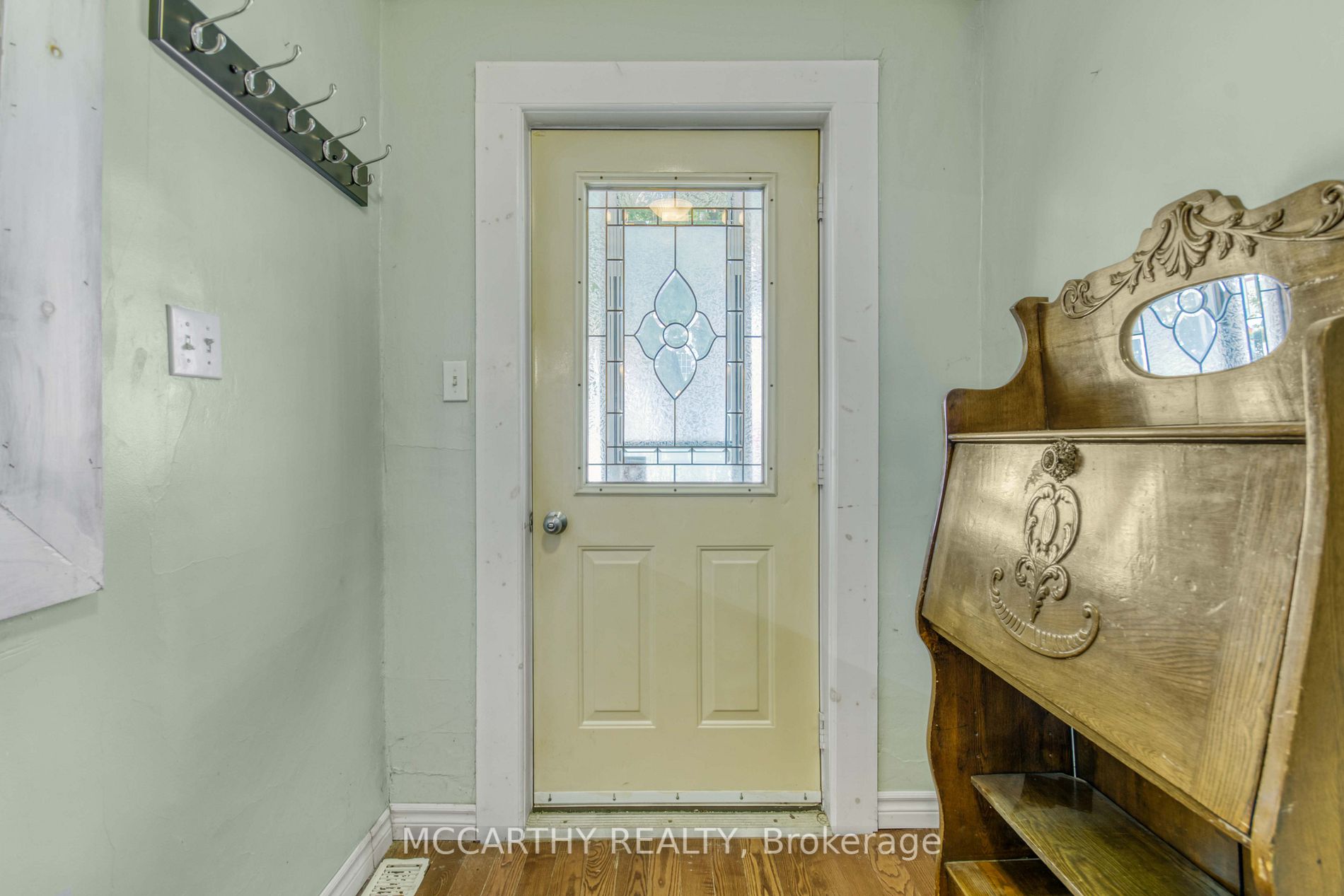 213 Main St E