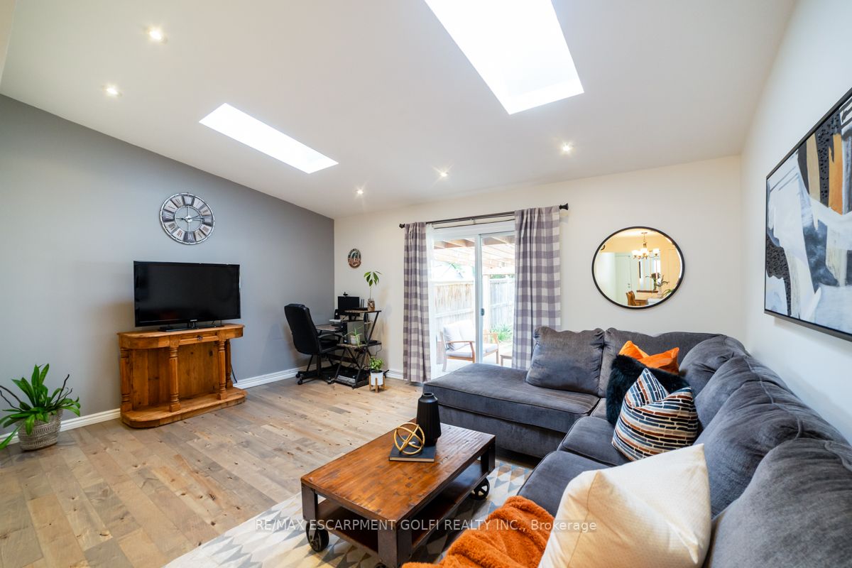 283 Macintosh Dr