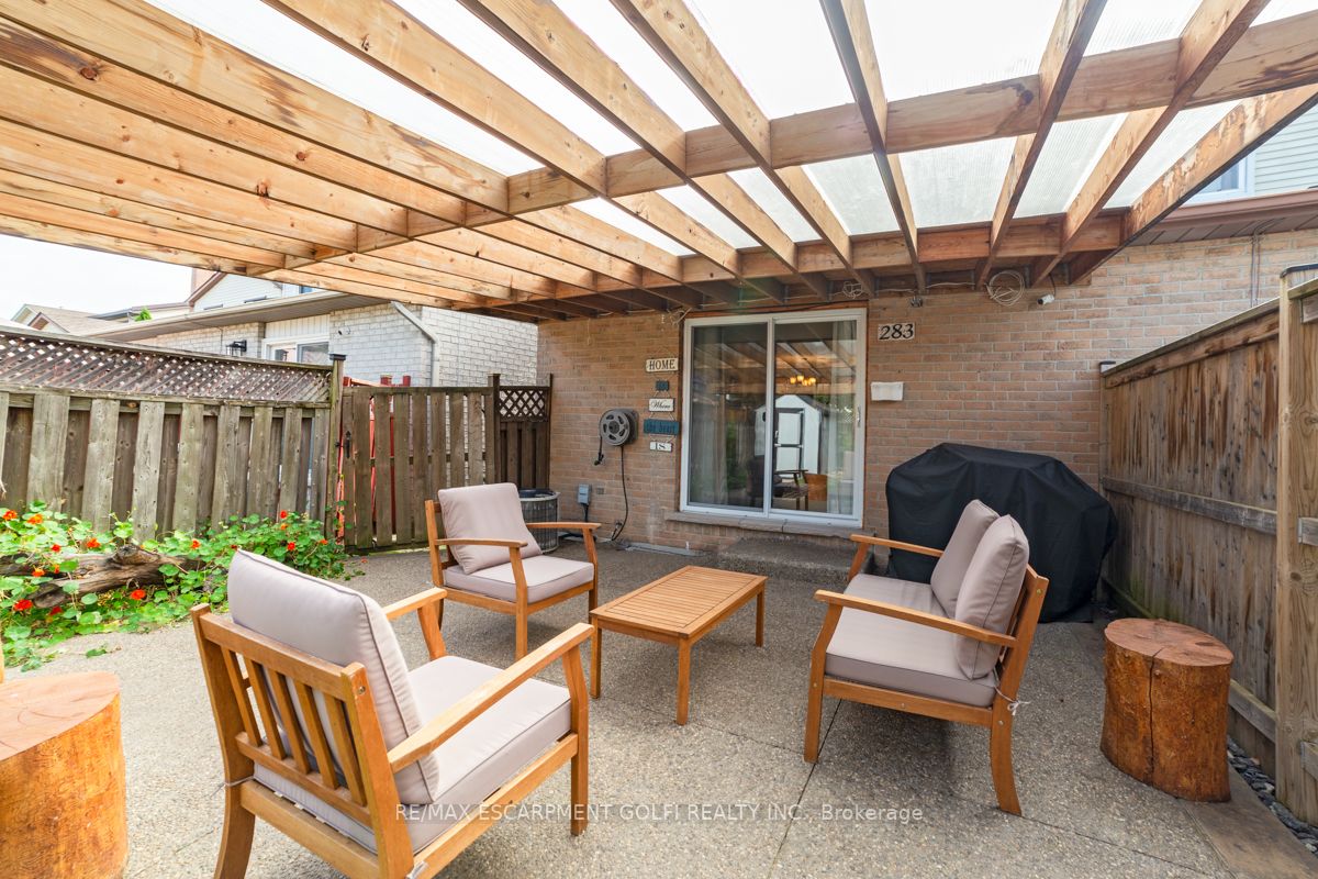283 Macintosh Dr