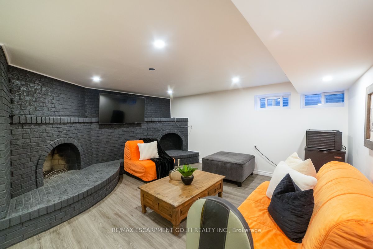 283 Macintosh Dr
