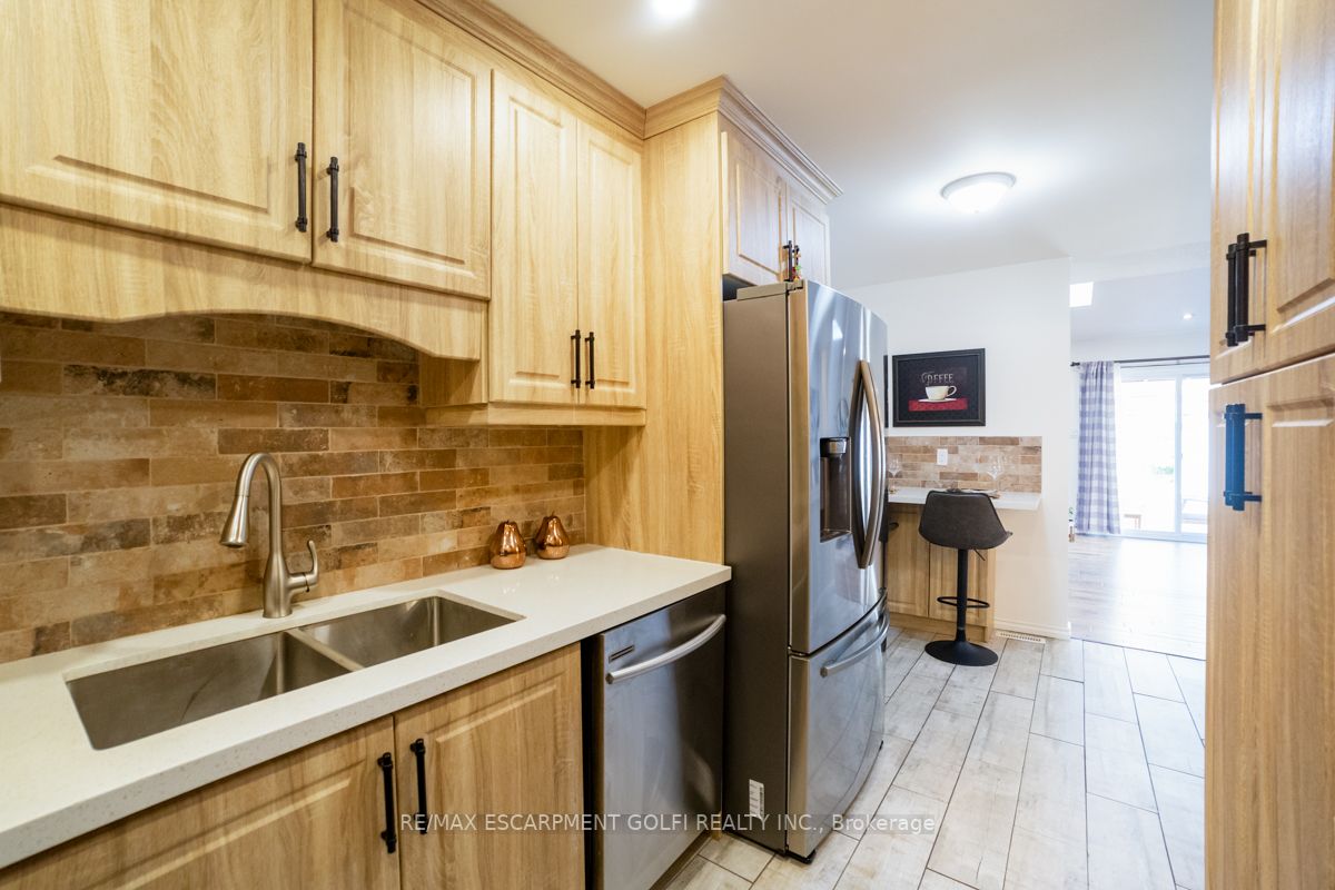 283 Macintosh Dr